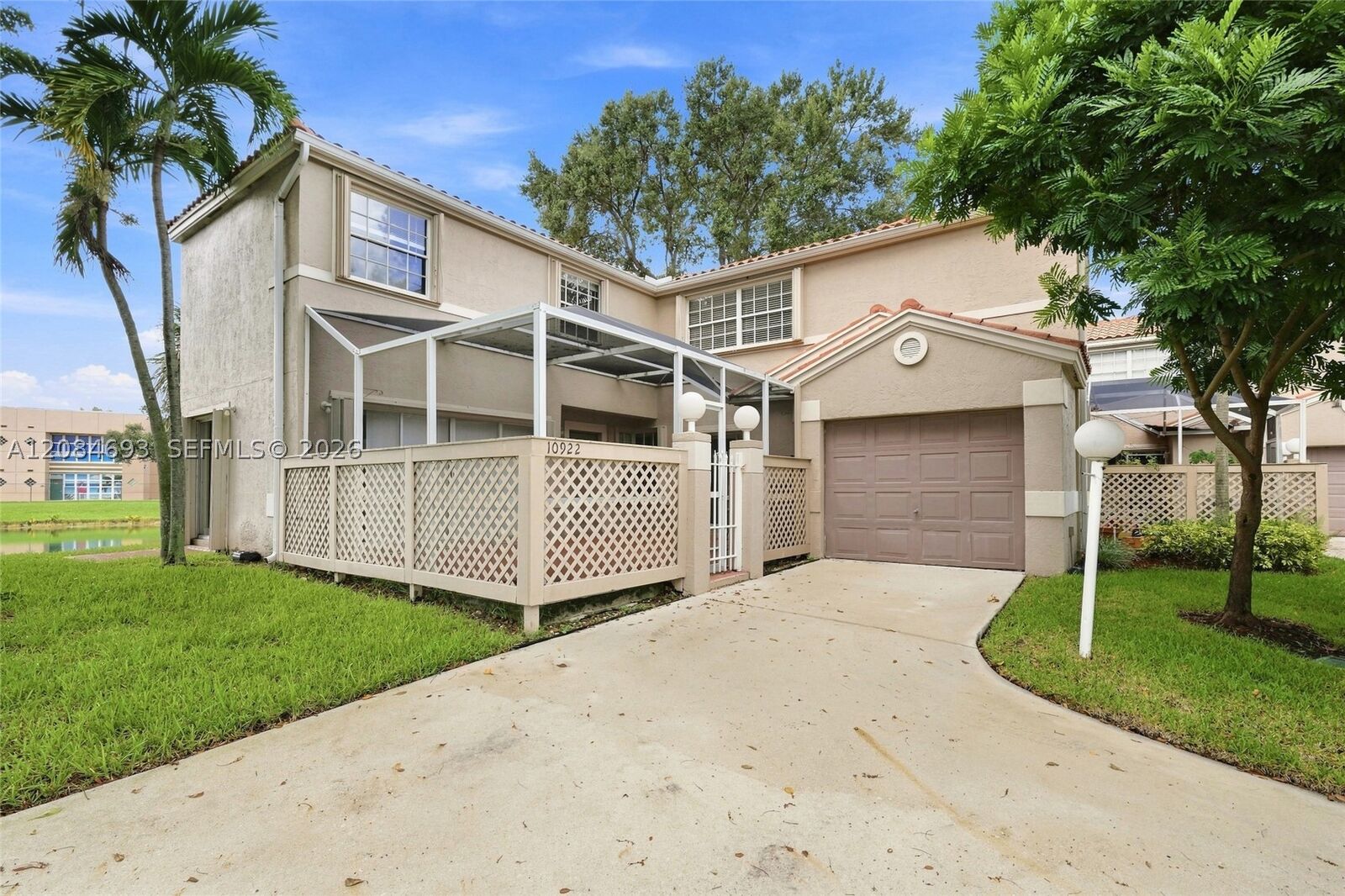 Property Photo: 10922 Chandler Dr FL 33026