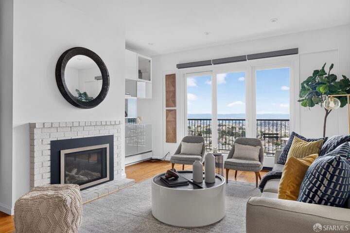 Property Photo:  925 Corbett Avenue 103  CA 94131 