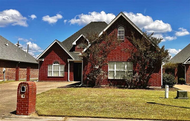 Property Photo:  1004 Jacques Dr Drive  LA 70663 