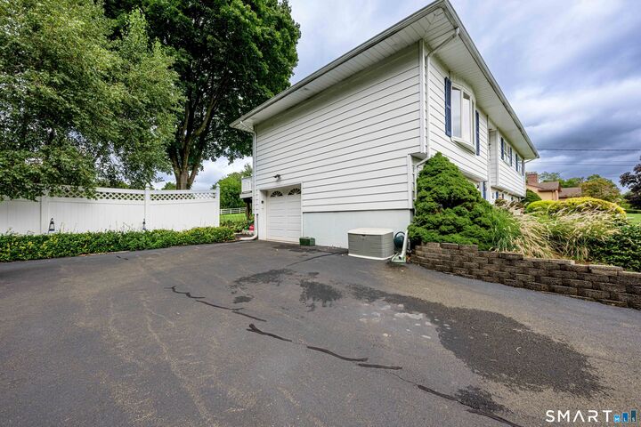 Property Photo:  75 Woodvale Drive  CT 06405 