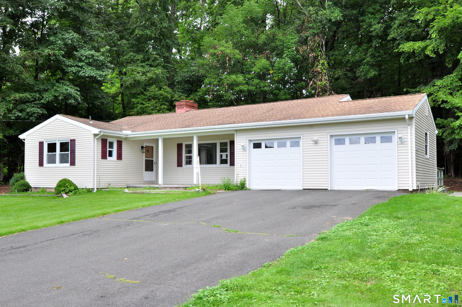 Property Photo:  84 Holcomb Street  CT 06026 