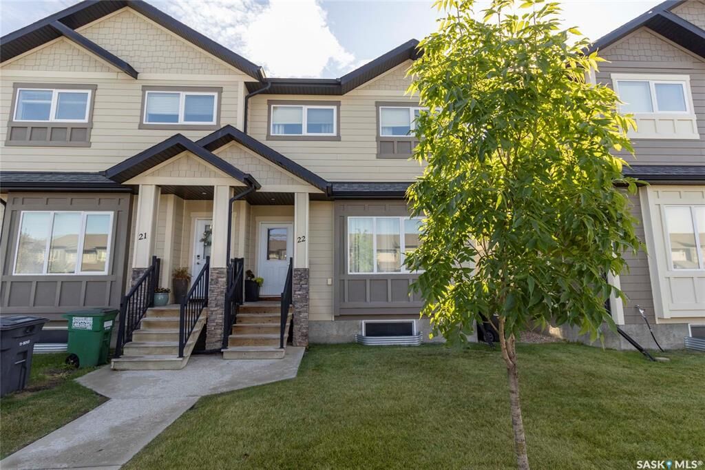 Property Photo:  111 Rosewood Gate N 22  SK S7V 0E5 