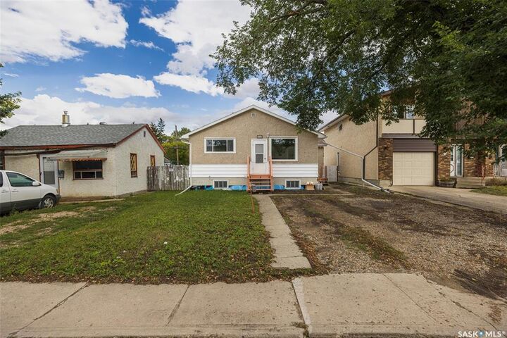 Property Photo:  345 McIntyre Street  SK S4R 2L9 