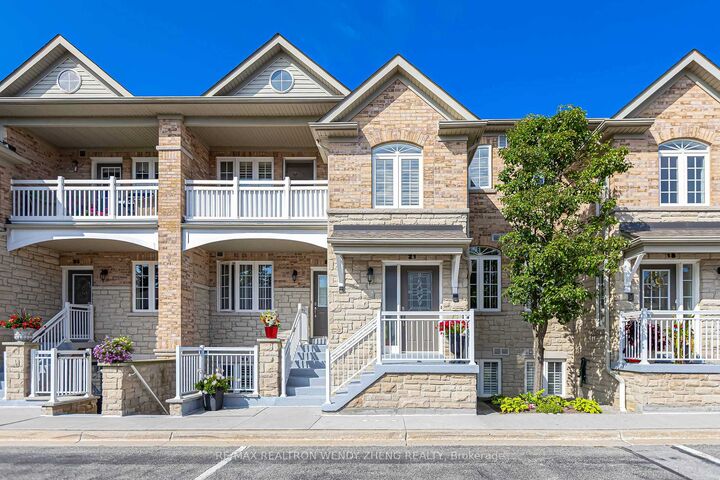 Property Photo: 520 Silken Laumann Drive 21 ON L3X 2S7