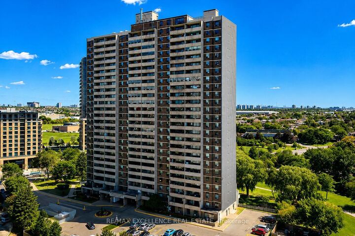 Property Photo:  3390 Weston Road 2105  ON M9M 2X3 