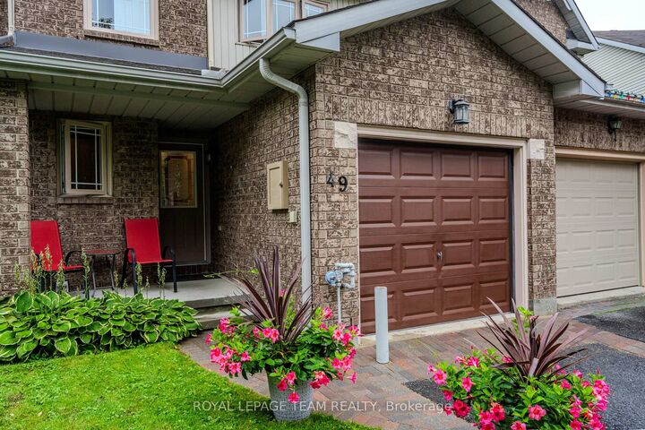 Property Photo:  49 Harrington Court  ON K2K 2S6 
