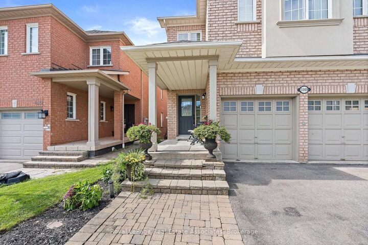 Property Photo:  1069 Knotty Pine Grove  ON L5W 1J6 