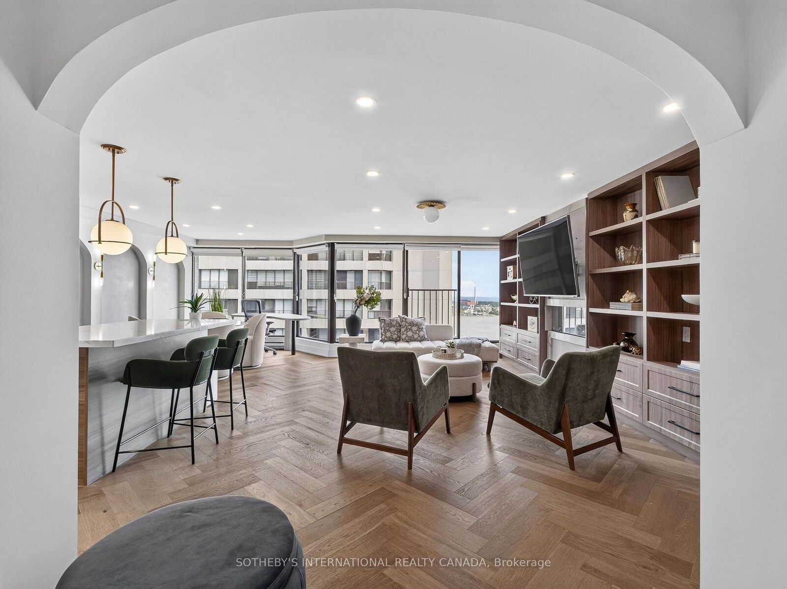 Property Photo:  65 Harbour Square 3503  ON M5J 2L4 