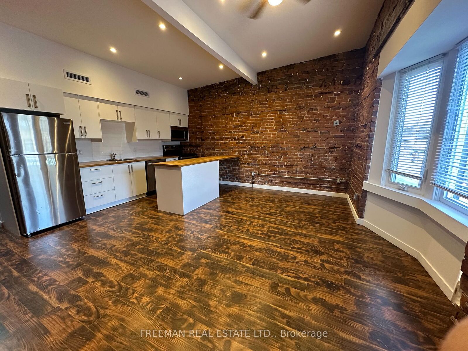 Property Photo:  1190 Weston Road 2nd Flr  ON M6M 4P4 