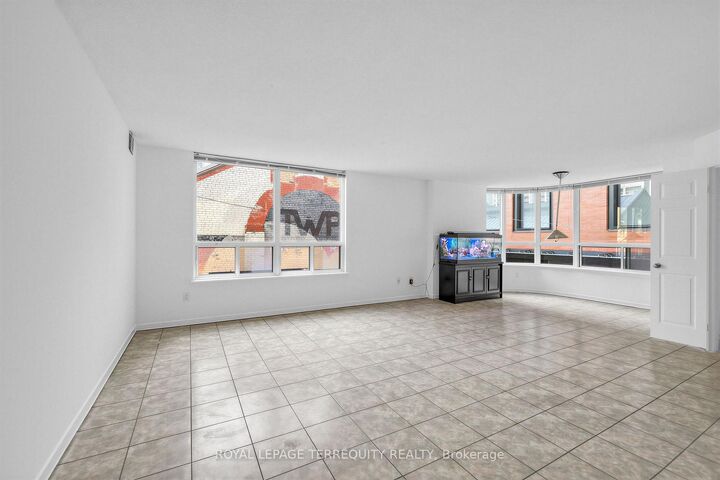 Property Photo:  25 Maitland Street 210  ON M4Y 2W1 