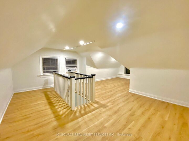 Property Photo:  146 Brunswick Avenue 2  ON M5S 2M2 
