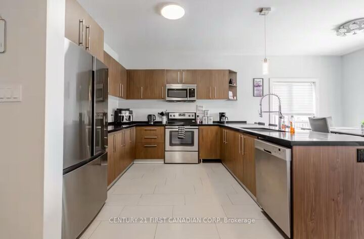 Property Photo:  2619 Sheffield Boulevard Upper#11  ON N6M 0G4 