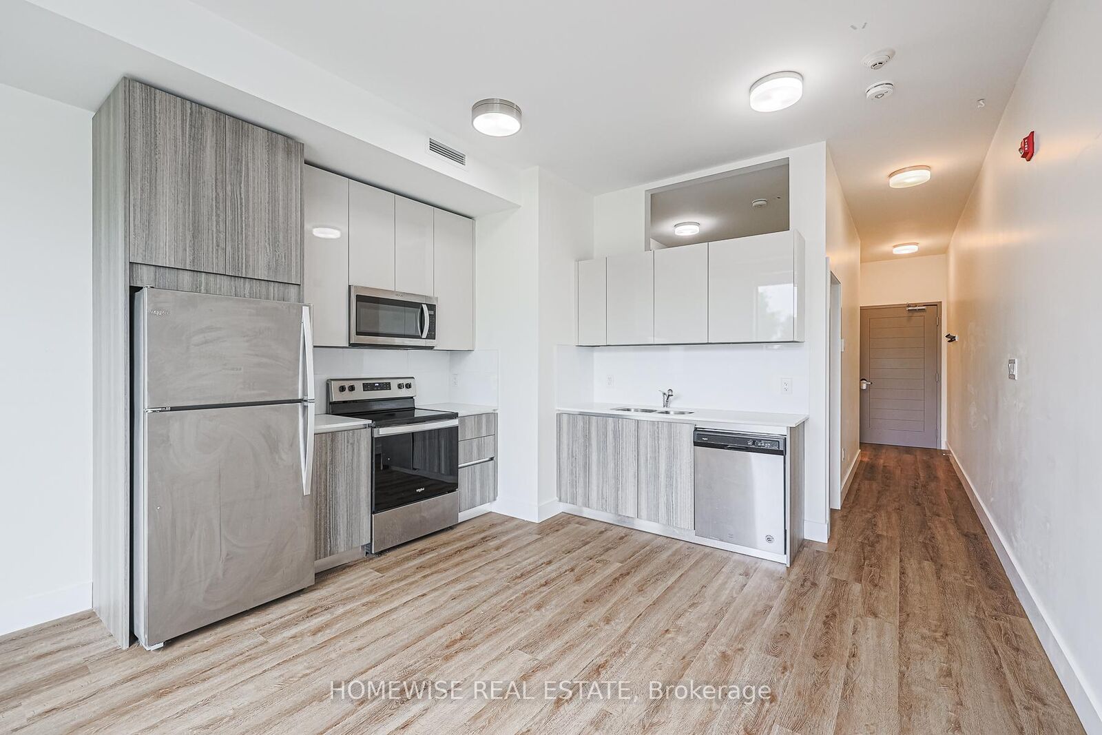 Property Photo:  3020 Dundas Street W 304  ON M6P 1Z3 