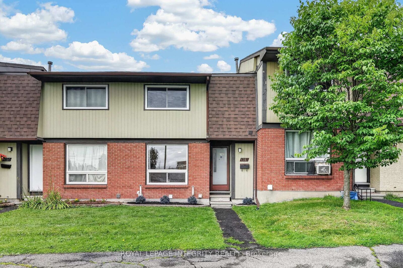 Property Photo:  1352 Bakker Court  ON K1C 2K4 