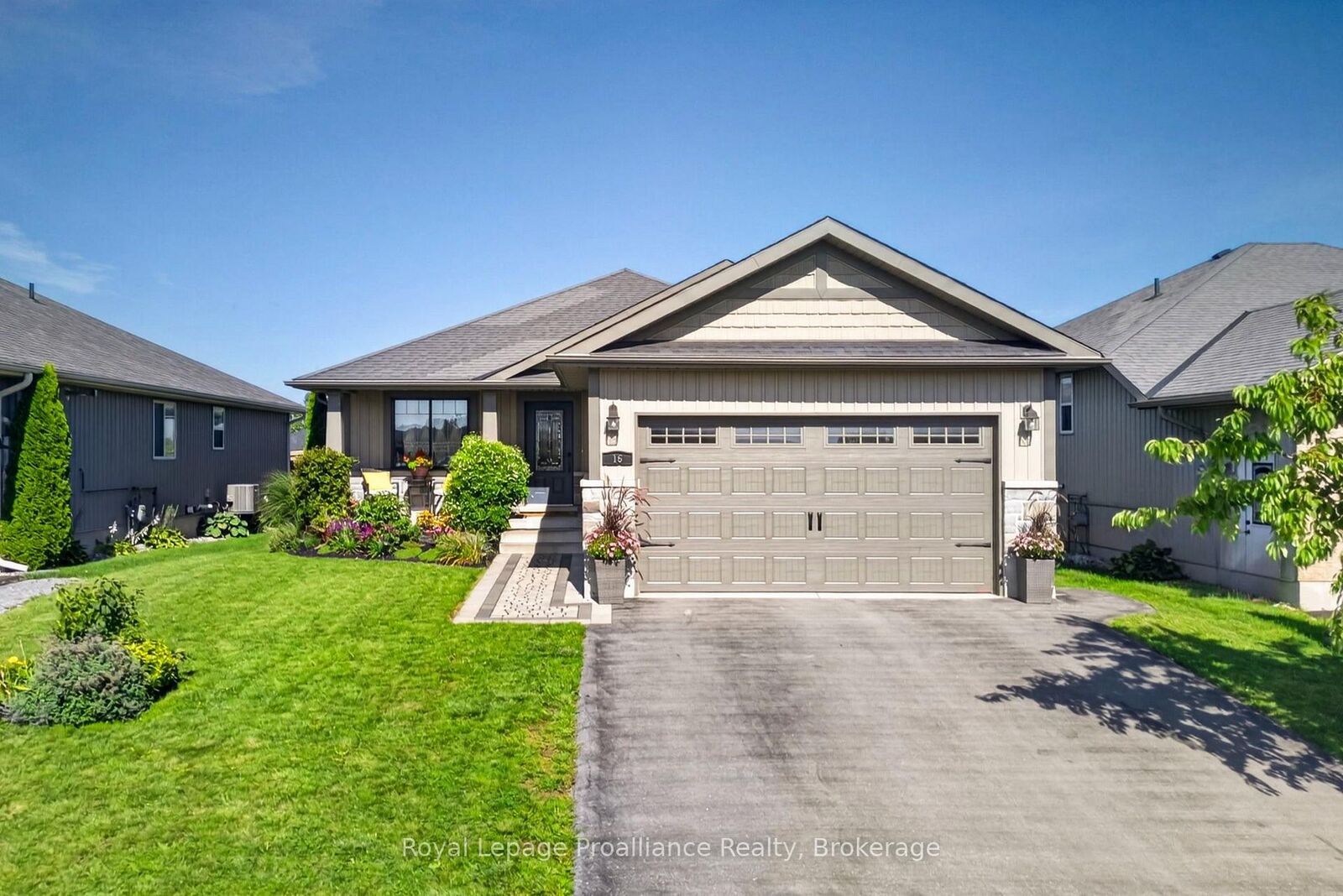 Property Photo:  16 Butternut Court  ON K8P 0C5 