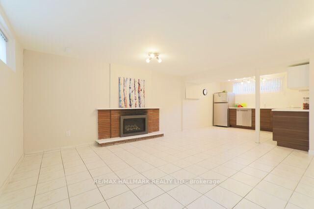 Property Photo:  45 Landfair Crescent Lower  ON M1J 3A6 