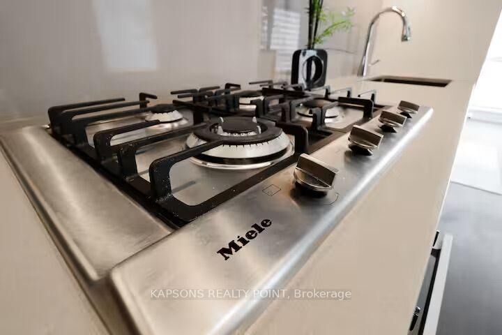 Property Photo:  7 Grenville Street 6512  ON M4Y 1A1 