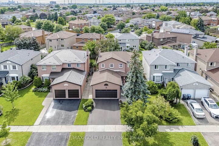 Property Photo: 51 Havelock Drive E ON L6W 4A8
