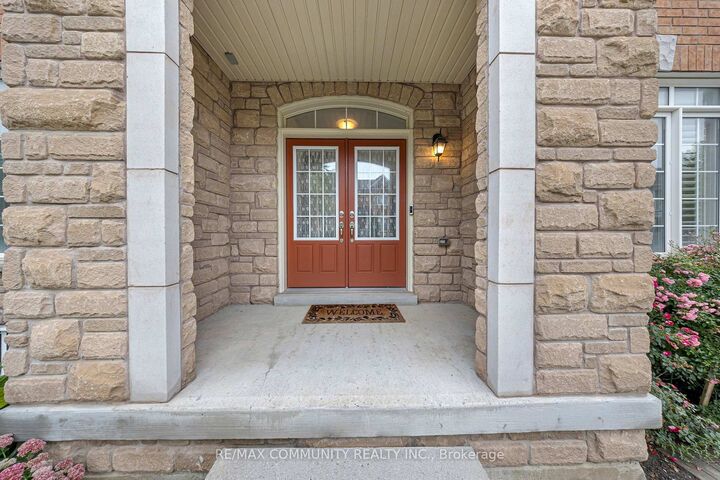 Property Photo:  58 Garrardview Street  ON L1Z 0L5 