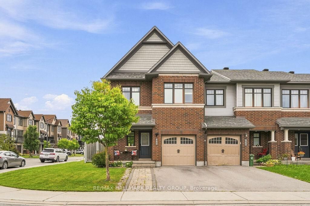 Property Photo: 450 Brettonwood Ridge ON K2T 0L1