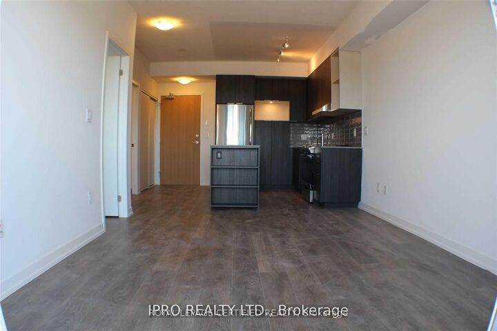Property Photo:  2520 Eglinton Avenue W 1008  ON L5M 0Y4 