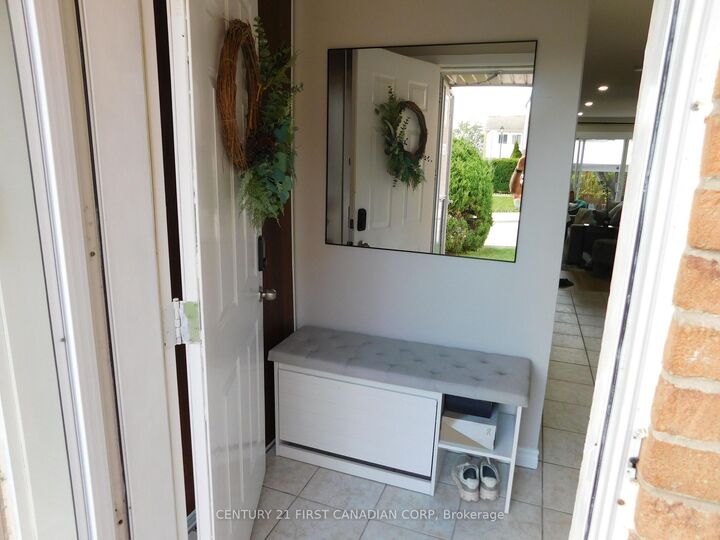 Property Photo:  500 Osgoode Drive 2  ON N6E 2G9 