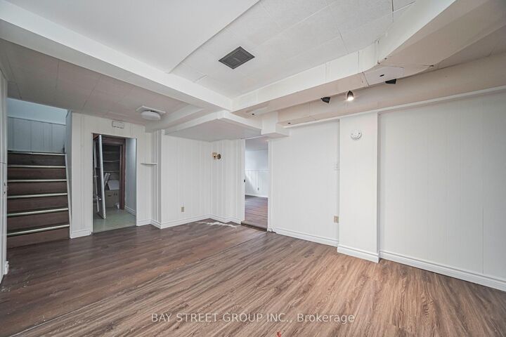 Property Photo:  394 Centre Street E Lower  ON L4C 1B7 