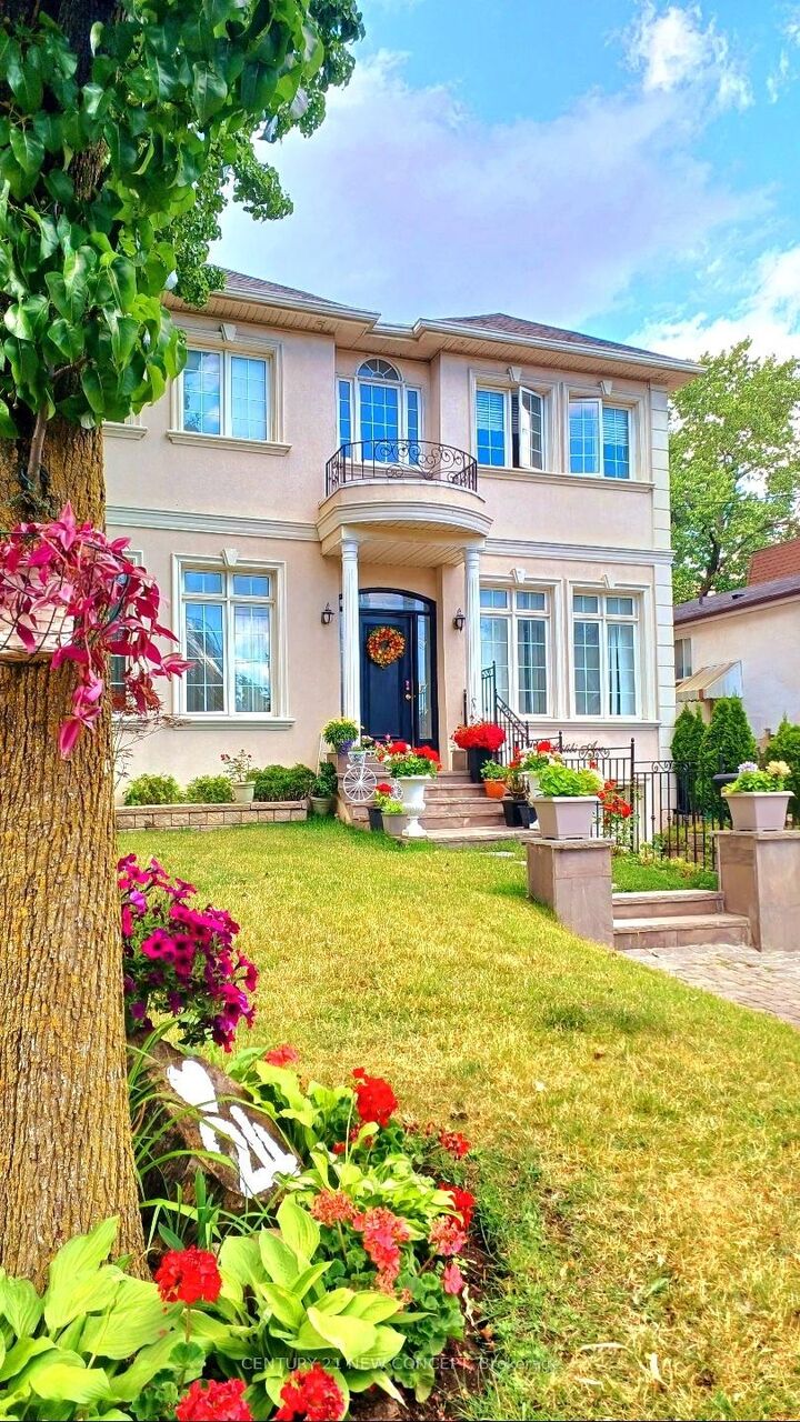 Property Photo:  24 Abitibi Avenue  ON M2M 2V1 