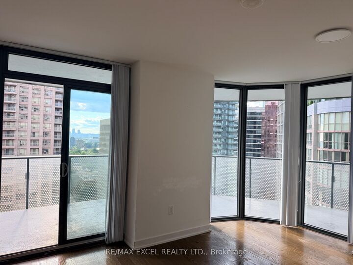 Property Photo:  11 Wellesley Street W 1708  ON M4Y 1E8 