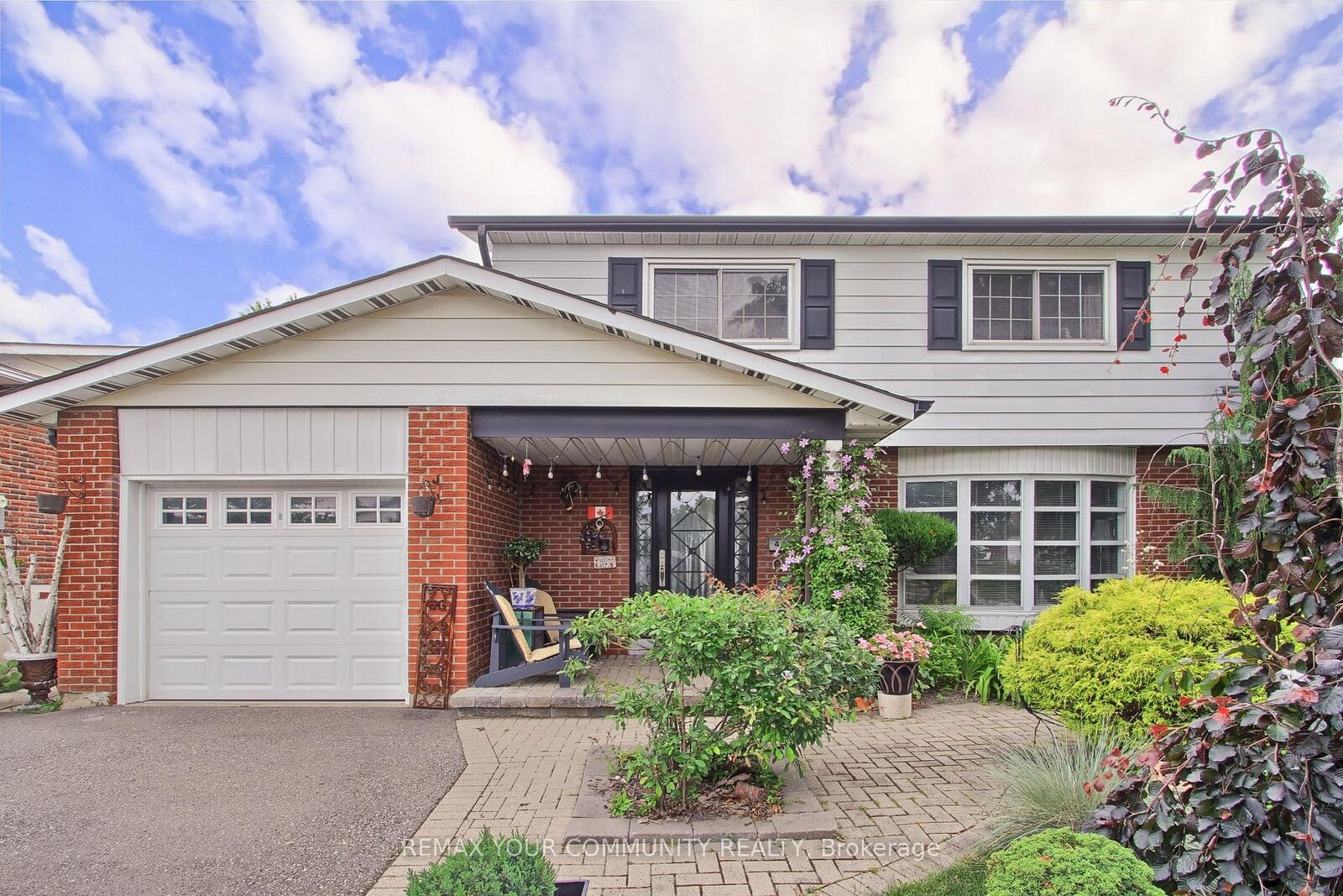 Property Photo:  4229 Brandon Gate Drive  ON L4T 3K3 