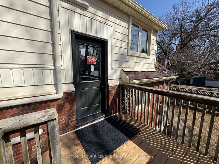 Property Photo:  20 Bayview Drive Upper  ON L4N 3N5 