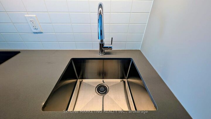 Property Photo: 3079 Trafalgar Road 1504 ON L6H 8C5