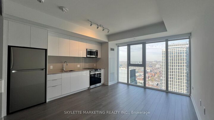 Property Photo:  357 King Street W 3801  ON M5V 0S7 