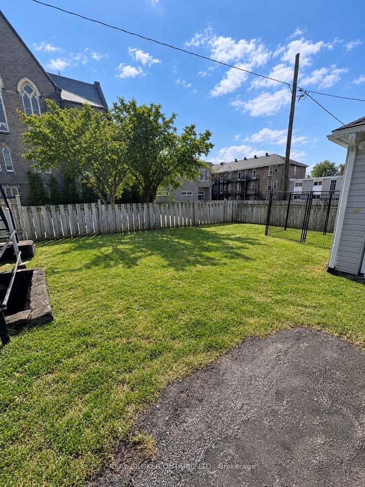 Property Photo:  16 William Street 2  ON K6V 4V2 