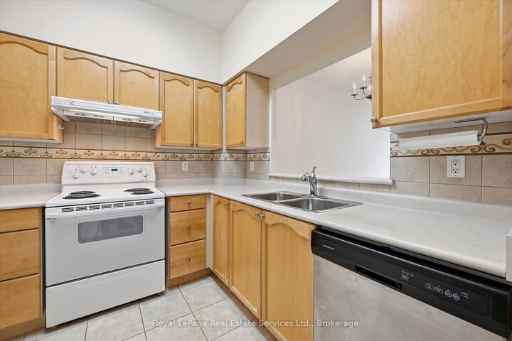 Property Photo:  100 Burloak Drive 1510  ON L7L 6P6 
