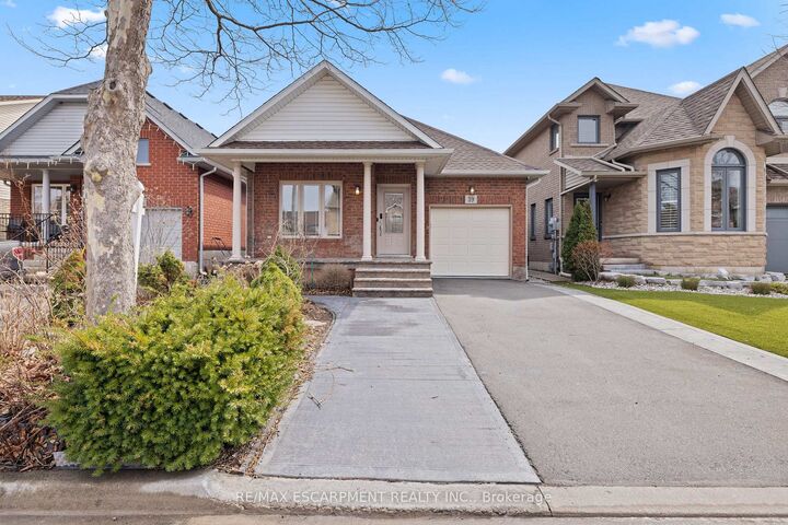 Property Photo:  39 McKibbon Avenue  ON L0R 1P0 