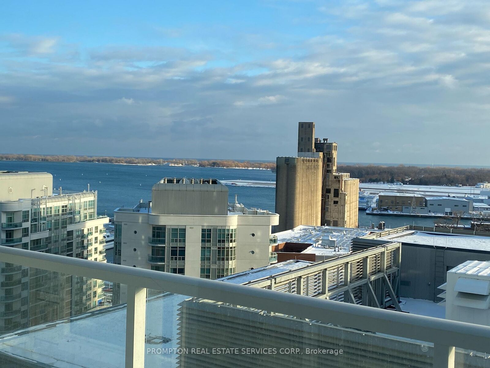 Property Photo: 17 Bathurst Street 1702 ON M5V 0N1