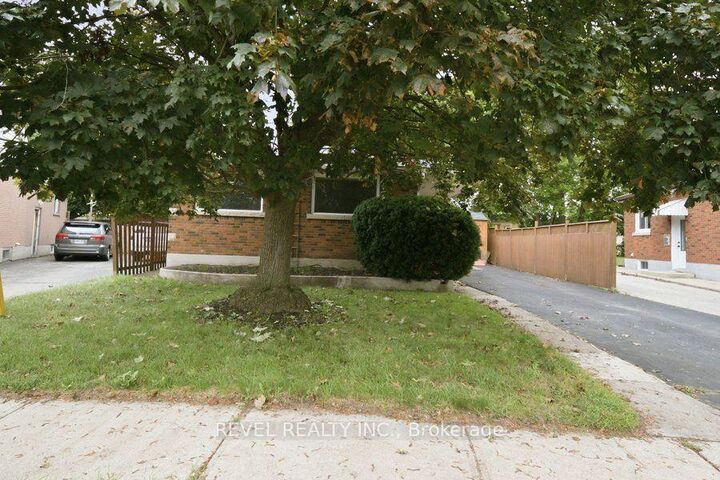 Property Photo:  115 Tenth Avenue  ON N3S 1G5 