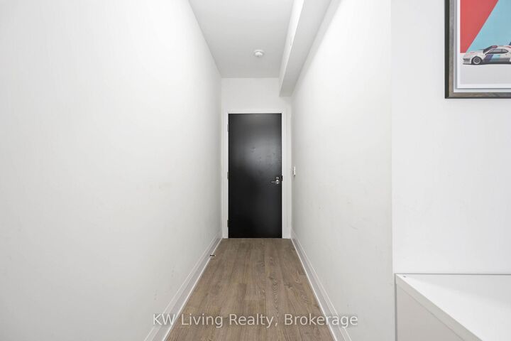 Property Photo:  101 Erskine Avenue 1703  ON M4P 0C5 