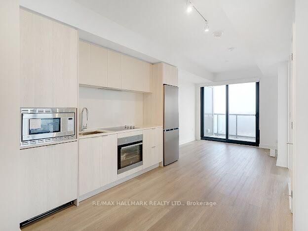 Property Photo: 86 Dundas Street E 1015 ON L5A 1W4