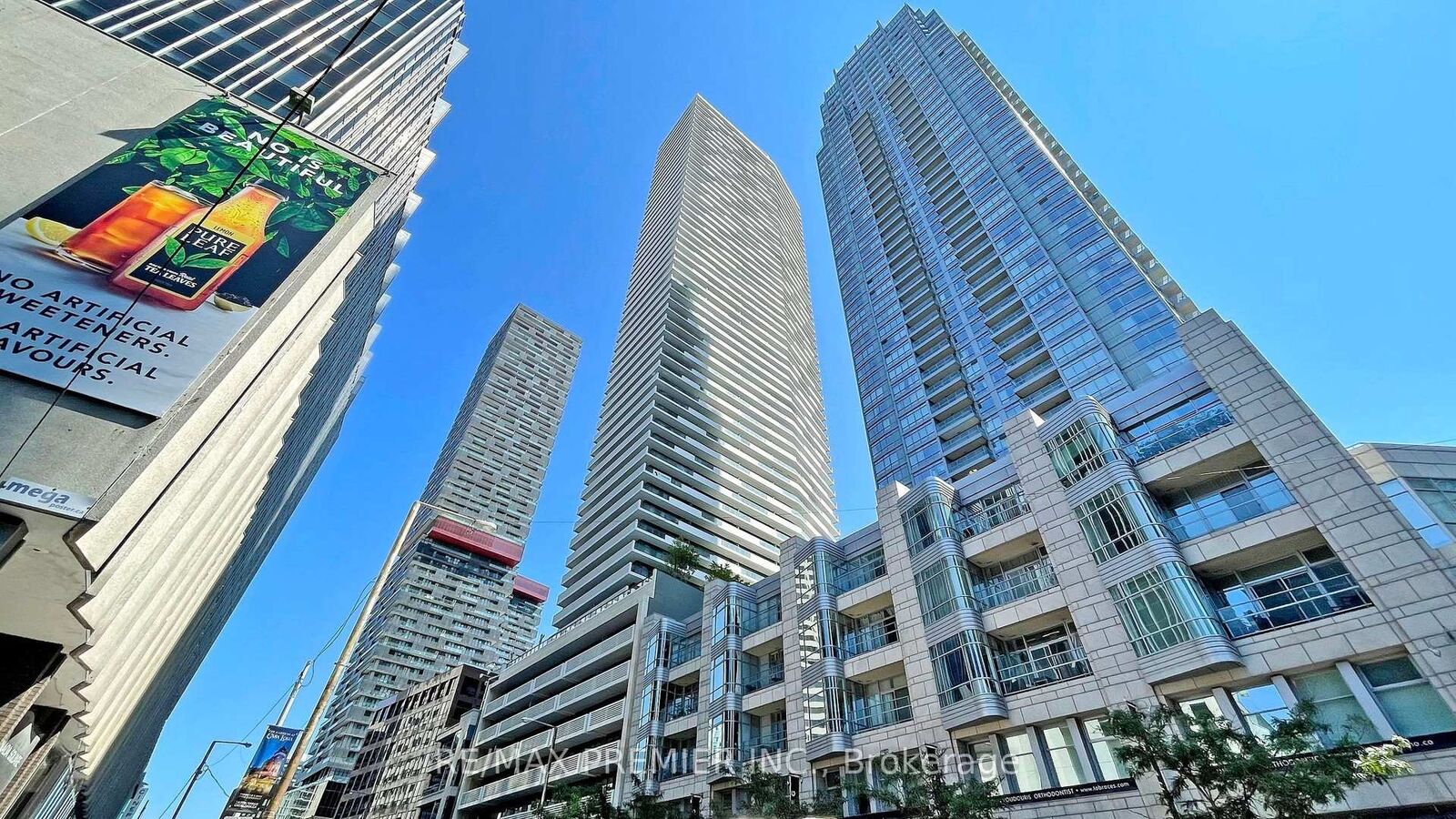 Property Photo:  2221 Yonge Street 3105  ON M4S 0B8 