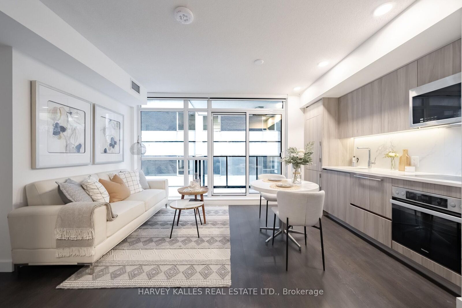 Property Photo:  38 Widmer Street 710  ON M5V 2E9 