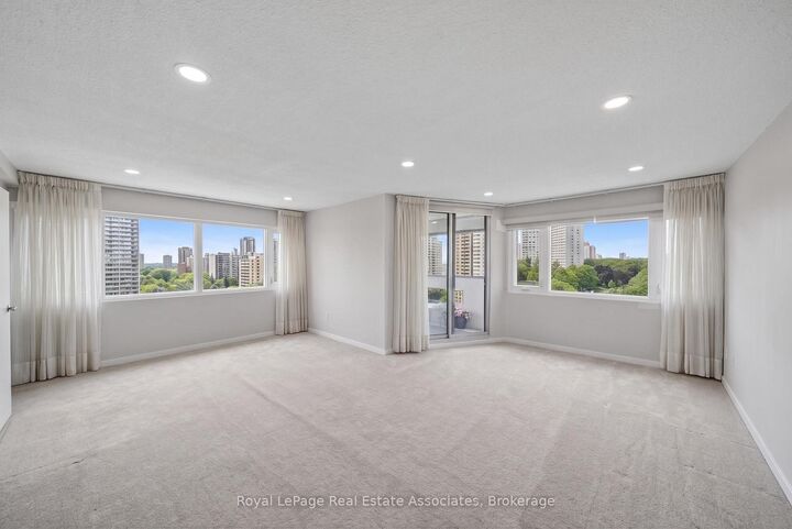 Property Photo: 1580 Mississauga Valley Boulevard 901 ON L5A 3T8