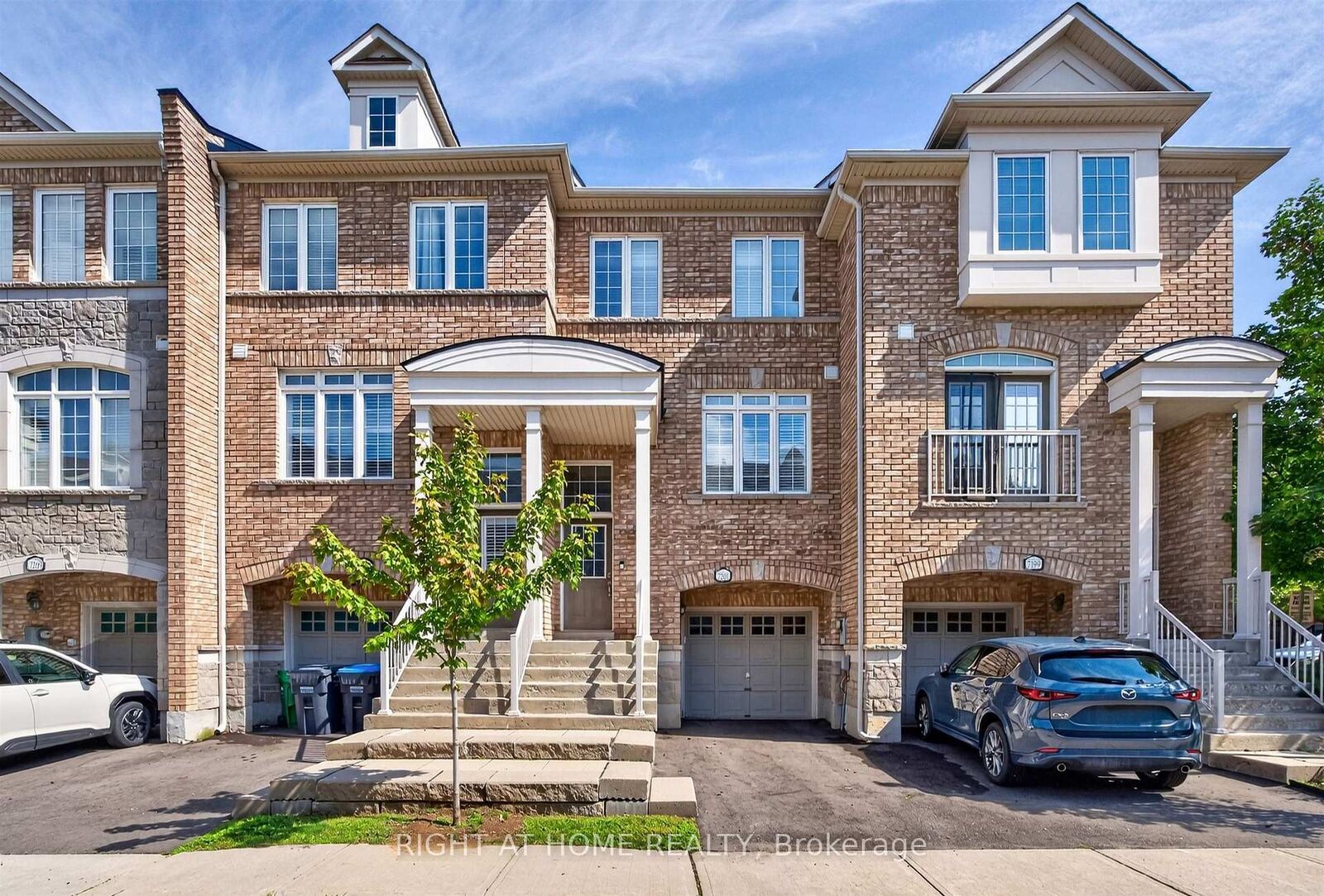Property Photo: 7201 Triumph Lane ON L5N 0C5