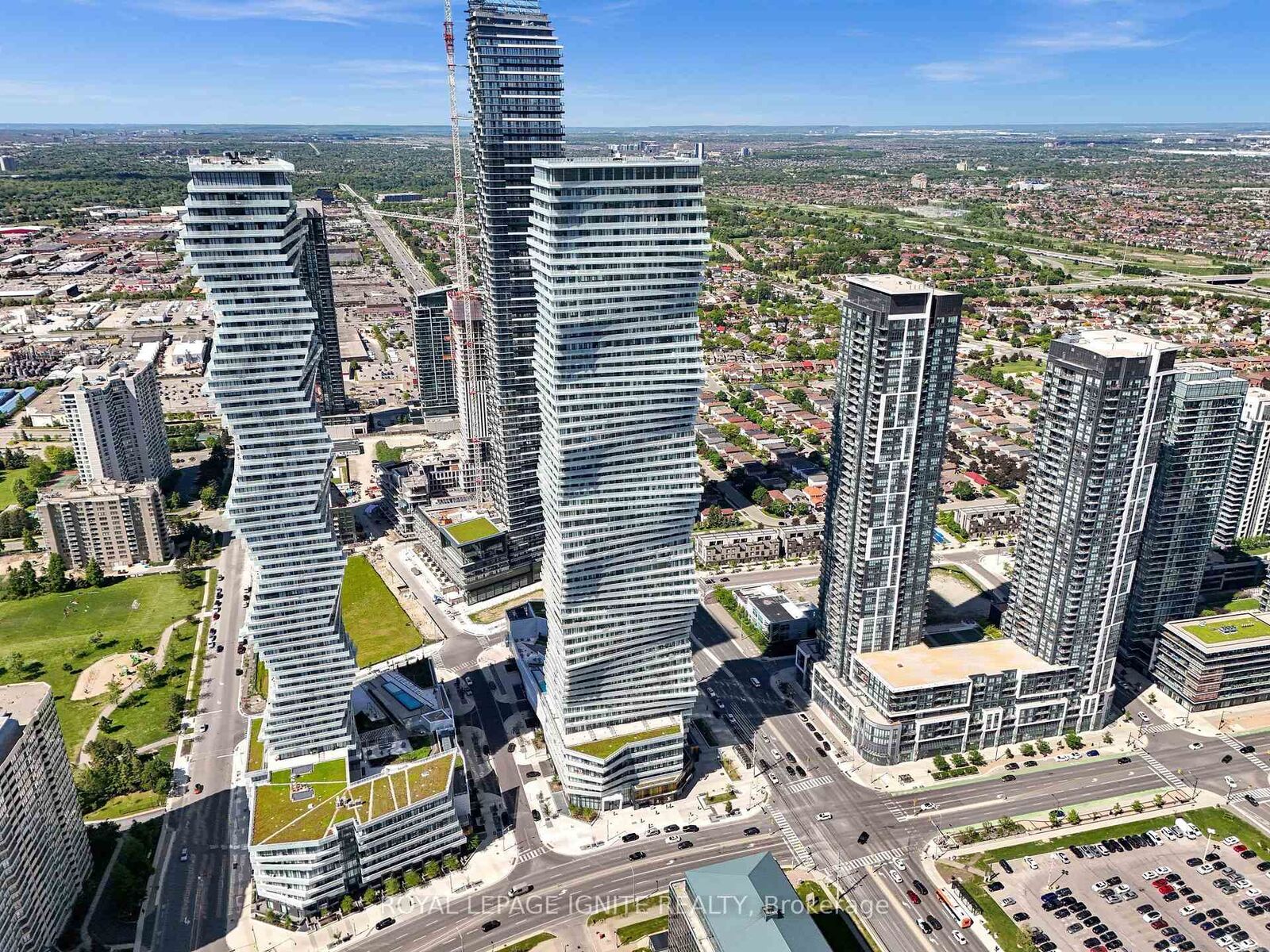 Property Photo:  3900 Confederation Parkway 3301  ON L5B 0M3 