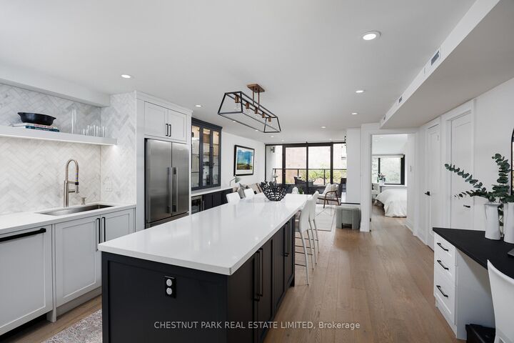 Property Photo: 40 Oaklands Avenue 203 ON M4V 2Z3