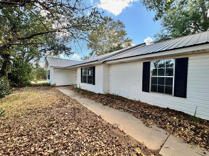 Property Photo:  40002 Country Road 4500  OK 74462 