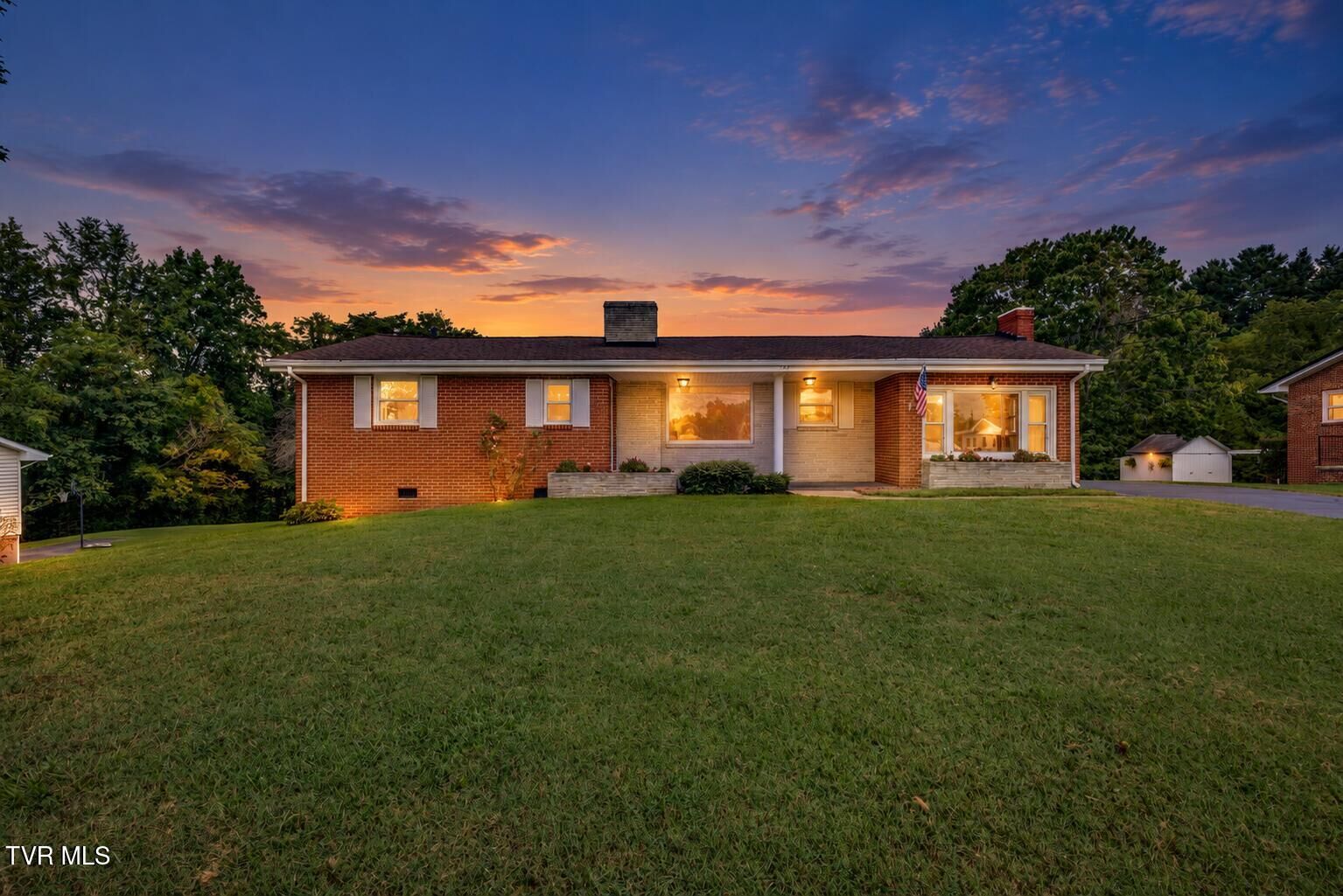 Property Photo:  124 Tall Oak Circle  TN 37601 