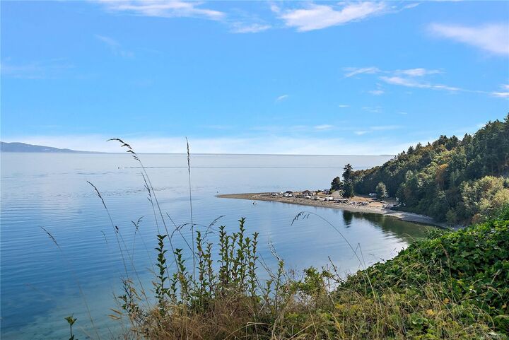 Property Photo:  3190 Martindale Rd  BC V8M 1W6 