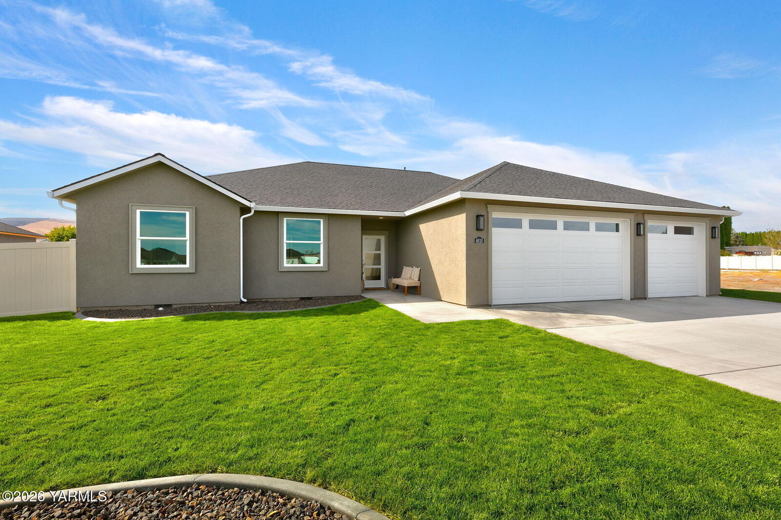 Property Photo: 4610 W Oak Ave WA 98903
